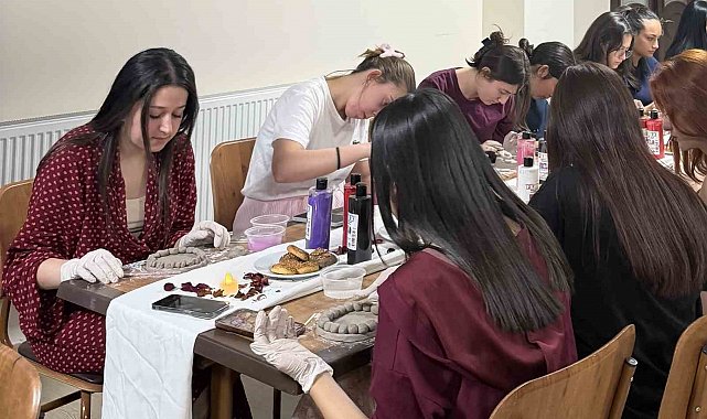Sarıgöl'de gençlerin hayalleri seramikle şekilleniyor