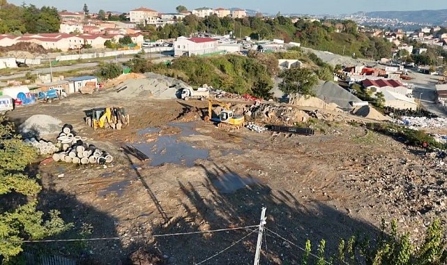 Sarıyer'de araziye atık dökülmesi vatandaşı çileden çıkardı, İSKİ'ye tepki: "Camları açamıyoruz; yazıklar olsun"