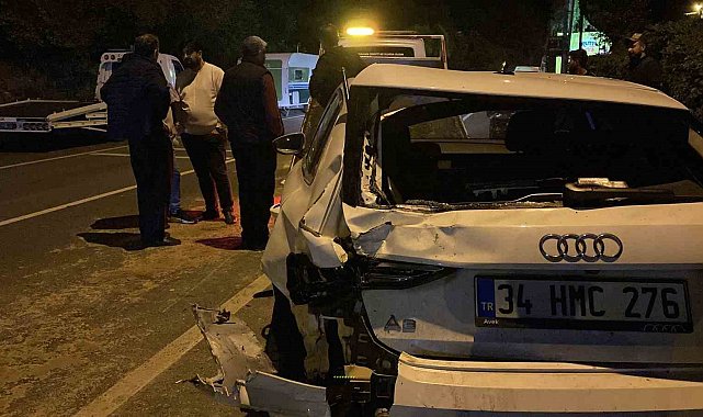 Sarıyer'de karşı yönden gelen aracın sıkıştırdığı otomobil, park halindeki 6 araca çarptı