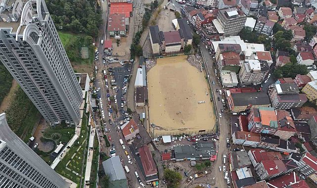 Sarıyer'de sel felaketi, yollar göle döndü, araçlar üst üste yığıldı