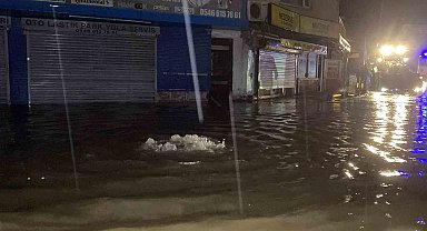 Sarıyer'de selde yolun karşısına geçmeye çalışırken düşen bir kişi hayatını kaybetti