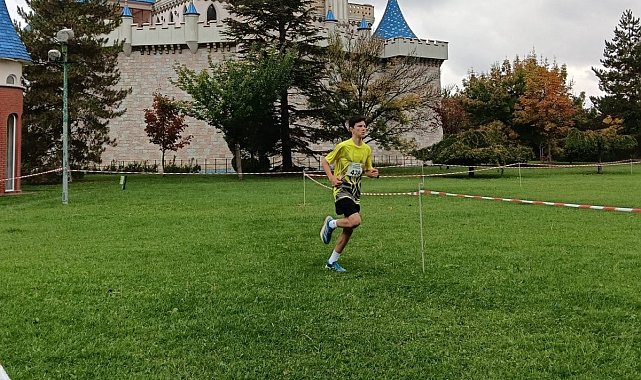 Sazova Kültür Parkı'nda kros heyecanı yaşandı