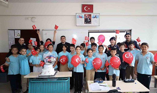 Şehit kızı Ada Su'ya jandarmadan doğum günü sürprizi