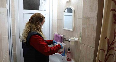 Şehzadeler Belediyesinden ihtiyaç sahiplerine evde temizlik hizmeti