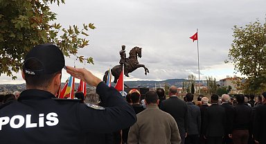 Selendi'de Cumhuriyet Bayramı coşkusu çelenk töreniyle başladı