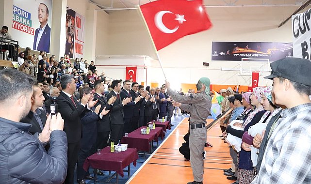 Selendi'de cumhuriyet coşkusu gençlik merkezine sığmadı
