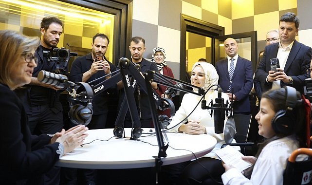 Serebral palsi hastası Cansu, ilk röportajını Bakan Göktaş ile yaptı