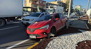 Serik'te iki otomobil çarpıştı: 1 yaralı
