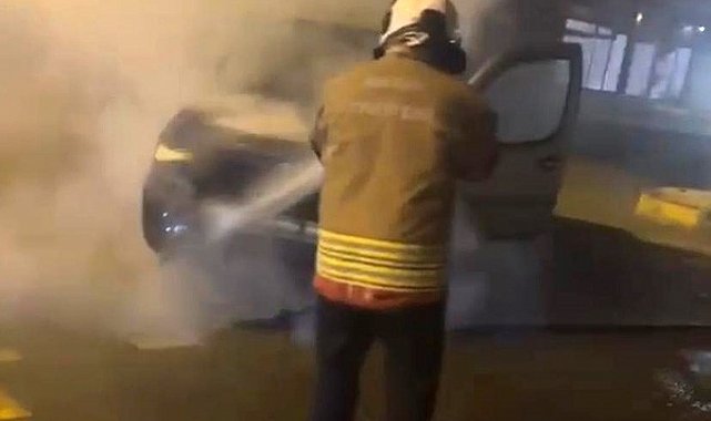 Seyir halindeki Doblo yandı