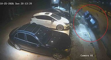 Seyir halindeki otomobil, park halindeki araca ok gibi saplandı