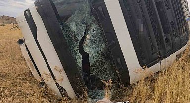 Siirt'te kamyon devrildi: 1 yaralı
