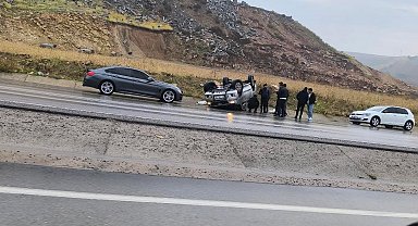 Siirt'te kontrolden çıkan otomobil takla attı: 2 yaralı