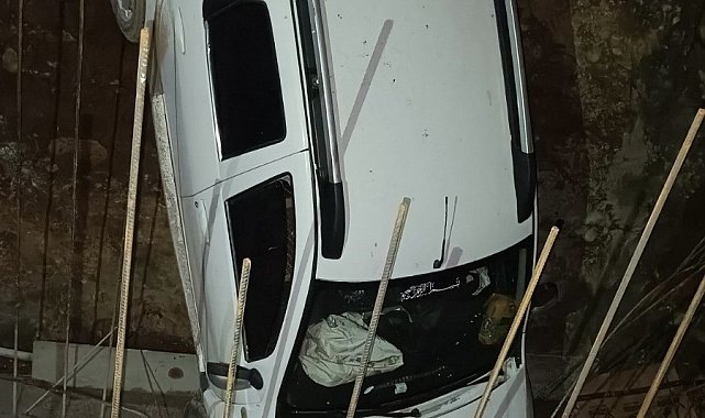 Siirt'te otomobil menfez çukuruna düştü: 2 yaralı