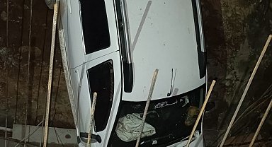 Siirt'te otomobil menfez çukuruna düştü: 2 yaralı