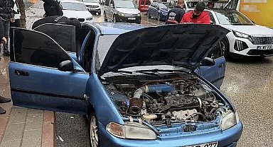 Siirt'te park halindeki otomobil yandı