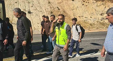 Siirt'te ponza yüklü tır devrildi: 1 ağır yaralı