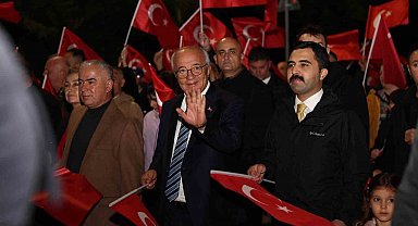 Şile'de 29 Ekim coşkusu Cumhuriyet Bayramı korteji ve Tuğba Yurt konseriyle yaşandı