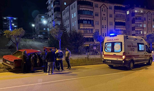 Sinop'ta otomobil ağaca çarptı: 1 yaralı