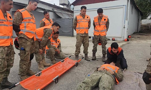 Şırnak'ta enkazda arama ve kurtarma eğitimleri sürüyor