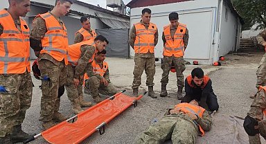 Şırnak'ta enkazda arama ve kurtarma eğitimleri sürüyor