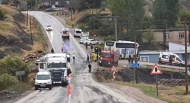Şırnak'ta otobüs ile tır çarpıştı: 15 yaralı