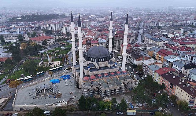 Sivas'ın silüetini yenilemişti, Merkez Camii'nde ilk ezan okundu