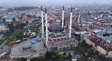Sivas'ın silüetini yenilemişti, Merkez Camii'nde ilk ezan okundu