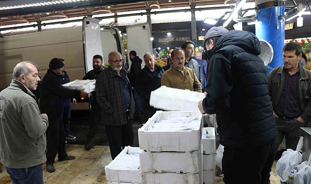 Sivas'ta balıkçı pazarlarına Karadeniz illerini aratmayacak görüntüler yaşanıyor