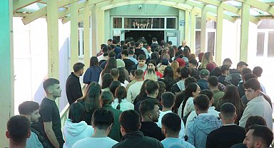 Sivas'ta KPSS Ortaöğretim heyecanı küpeleri unutturdu
