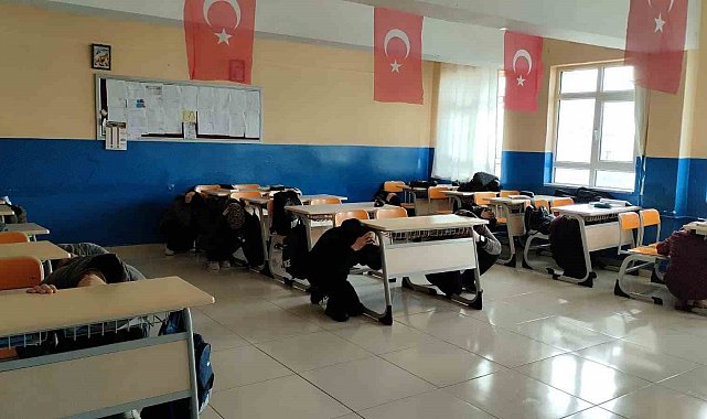 Sivas'ta tüm okullarda deprem tatbikatı gerçekleştirildi