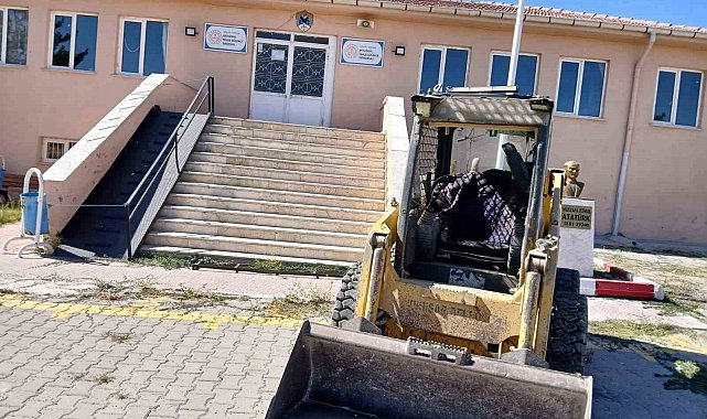 Sivrihisar Belediyesinden eğitim kurumlarına kapsamlı bakım ve onarım desteği