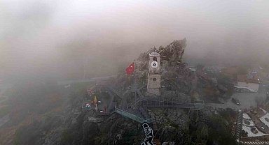 Sivrihisar'da etkili olan sis dağları kapladı