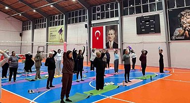 Sivrihisar'da kadınlara yönelik pilates kursu 57 kişinin katılımıyla başladı