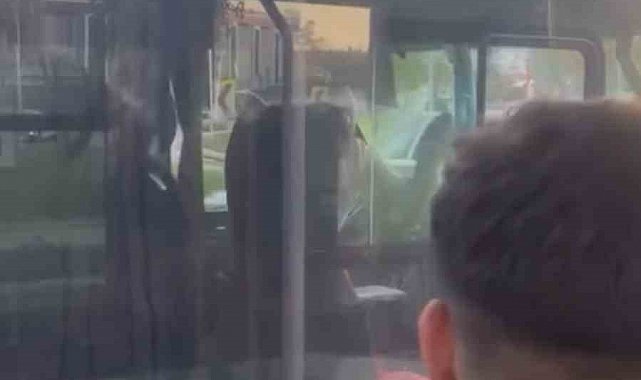 Şoförler arasında yol tartışması kamerada