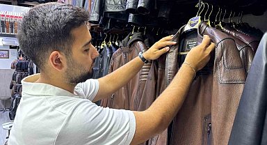 Sonbaharlı birlikte deri mont sezonu hareketlendi