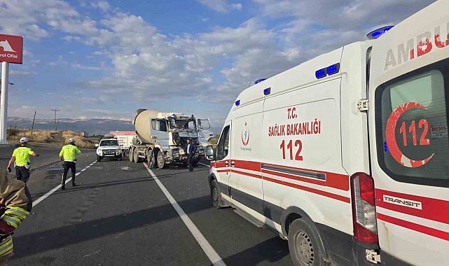 Sondaj kamyonu ile beton mikseri çarpıştı: 2 yaralı