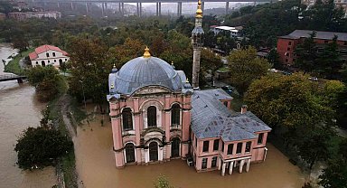 Sular altında kalan Sadabat Camii havadan görüntülendi