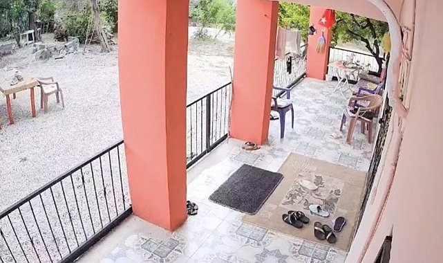 Sumbas'taki 5,2'lik deprem güvenlik kamerasına yansıdı