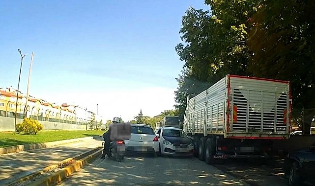Sürücülerin zor anları: Sokakta ters yöne girdi, kaza ramak kala önlendi