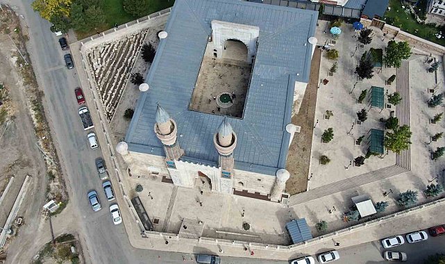 Tarih ve kültür severler Sivas'a akın ediyor