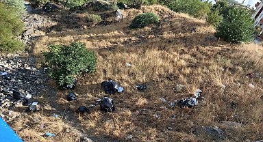 Tarihi Haburman Köprüsü civarına dökülen çöpler tepkiye neden oldu