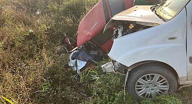 Tarsus'ta otomobil ile hafif ticari araç çarpıştı: 1 ölü