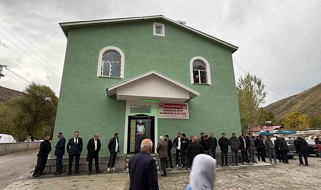 Tatvan'da hayırseverlerin desteğiyle yapılan cami ibadete açıldı