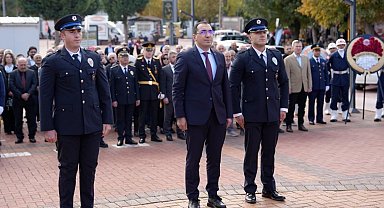 Tavşanlı'da Cumhuriyet'in 103. yıl dönümü çelenk sunumu töreniyle başladı