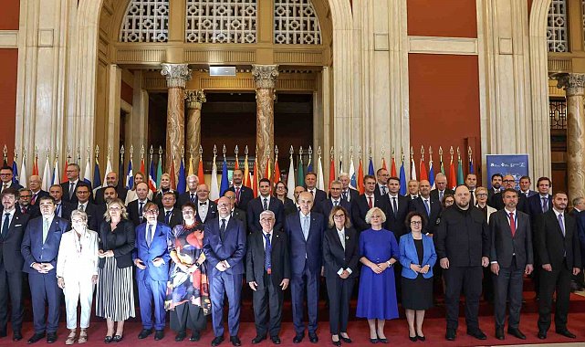 TBMM Başkanı Kurtulmuş, Roma'da çeşitli ülkelerin parlamento başkanlarıyla aile fotoğrafı çekildi