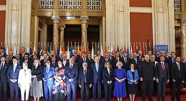 TBMM Başkanı Kurtulmuş, Roma'da çeşitli ülkelerin parlamento başkanlarıyla aile fotoğrafı çekildi