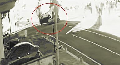 Tekirdağ'da otomobille çarpışan ticari taksinin takla attığı anlar kamerada
