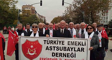 TEMAD Eskişehir İl Başkanlığı üyeleri 29 Ekim geçit töreninde yürüdü