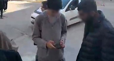 Tespih sattığını iddia ederek öğrenciden para talep eden şahıs kamerada