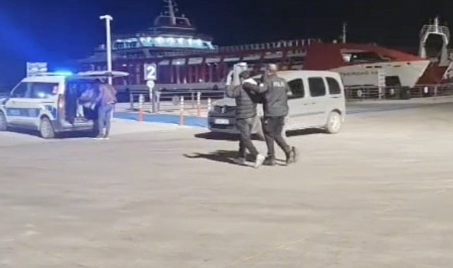 TIR dorsesine gizlenerek yurt dışına kaçmaya çalışan 5 kaçak göçmen yakalandı
